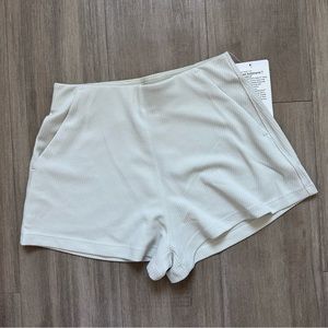 Lululemon Ribbed Softstreme HR Short 2” - Bone